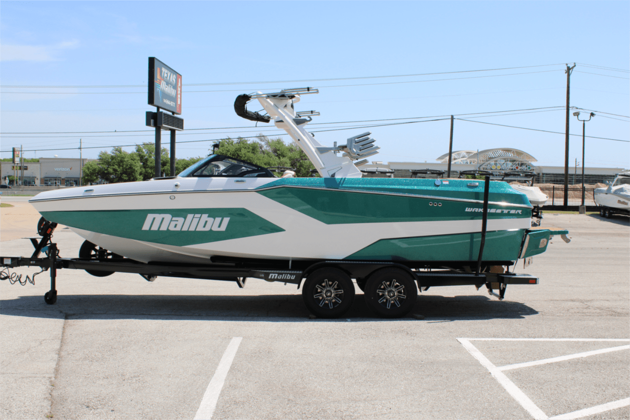 2025 Malibu 24 MXZ