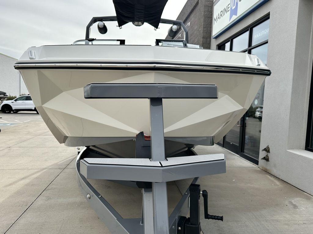 2024 Nautique G25
