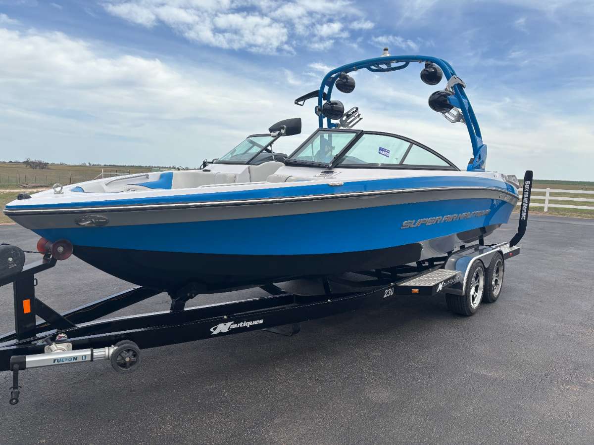 2011 Nautique Super Air 230