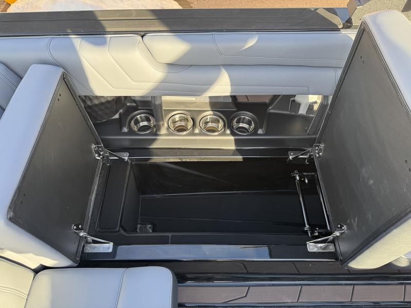 2025 Malibu 25 LSV