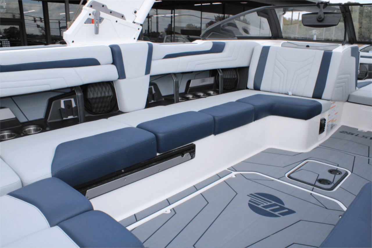 2025 Malibu 25 LSV