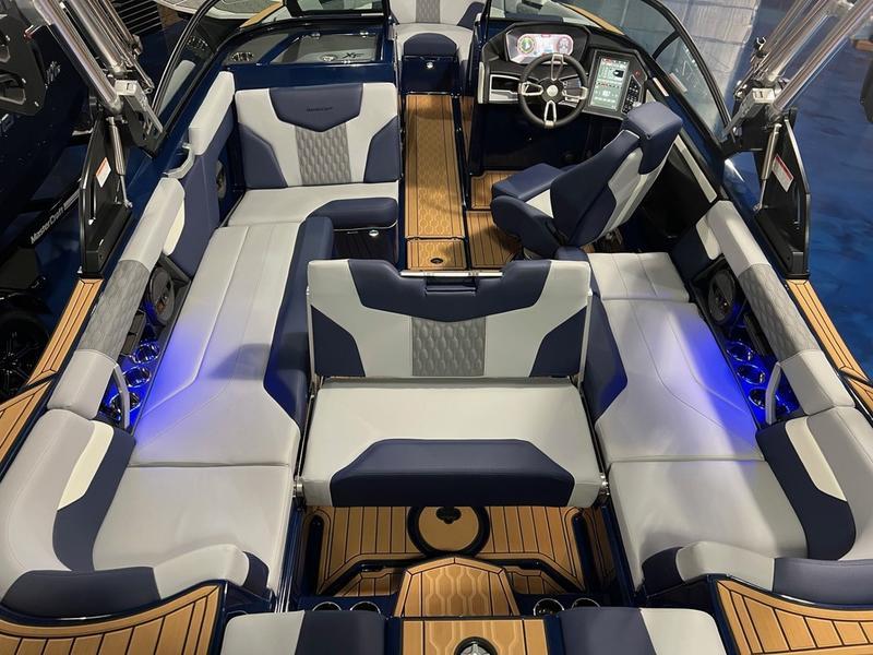 New 2024 MasterCraft XT23