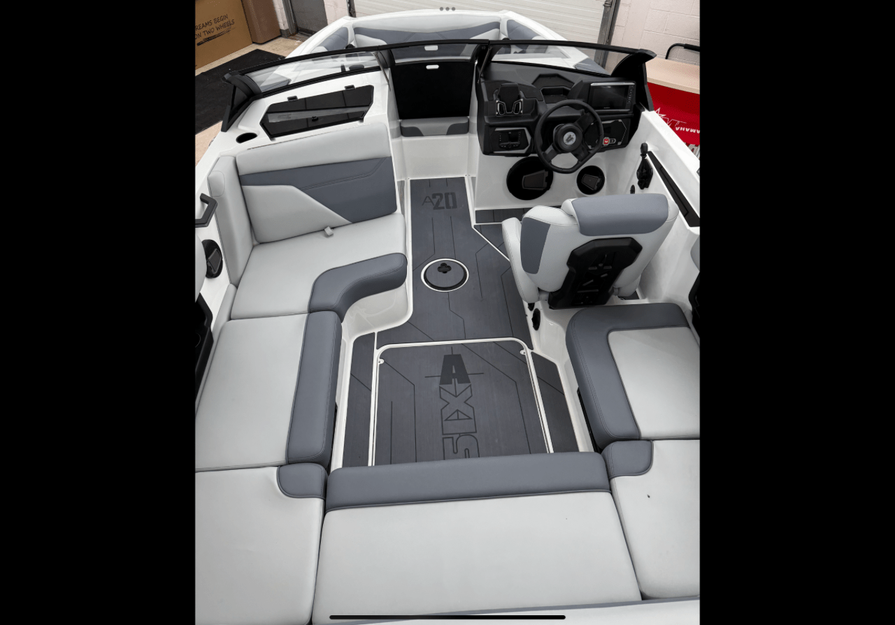 2025 AXIS A20 Wake boat with M5DI and Trailer