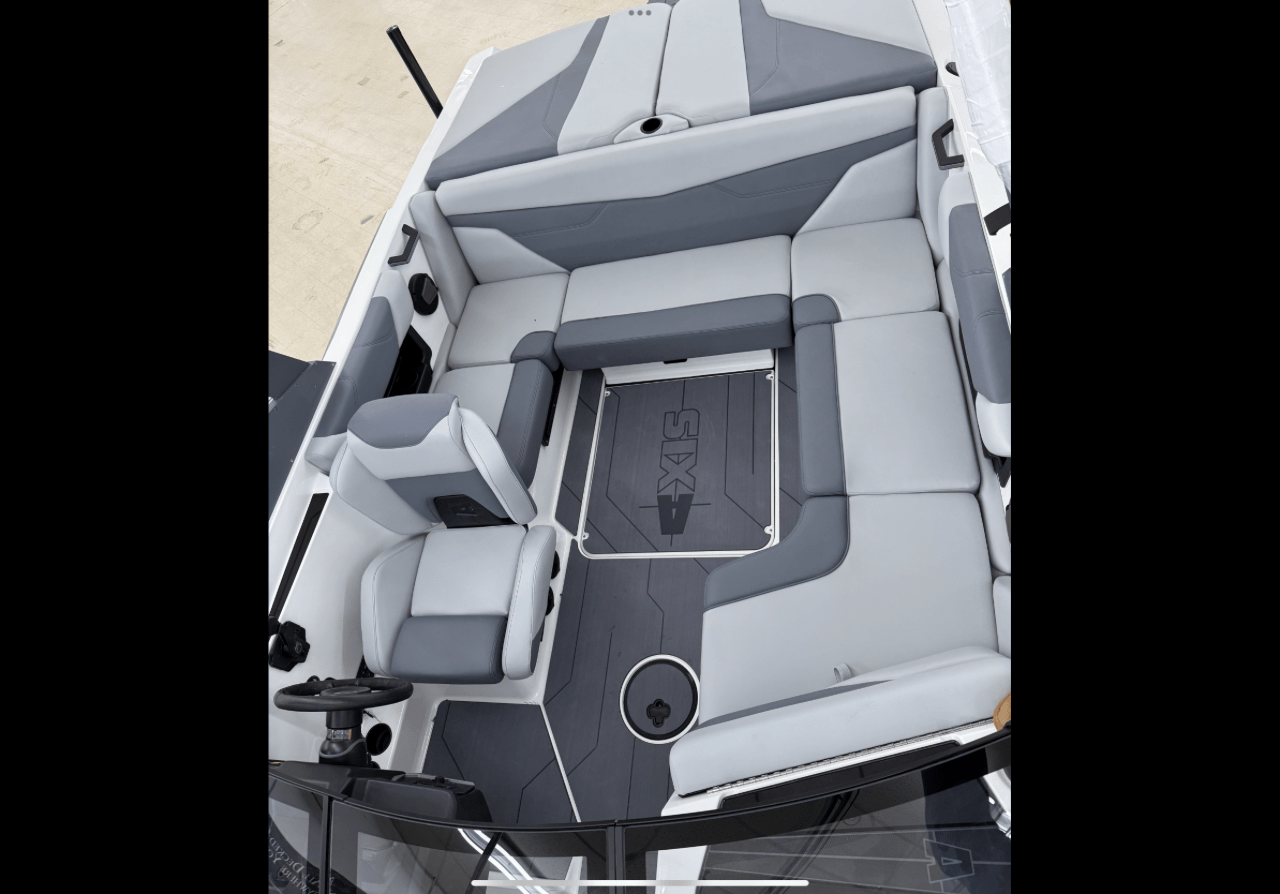 2025 AXIS A20 Wake boat with M5DI and Trailer