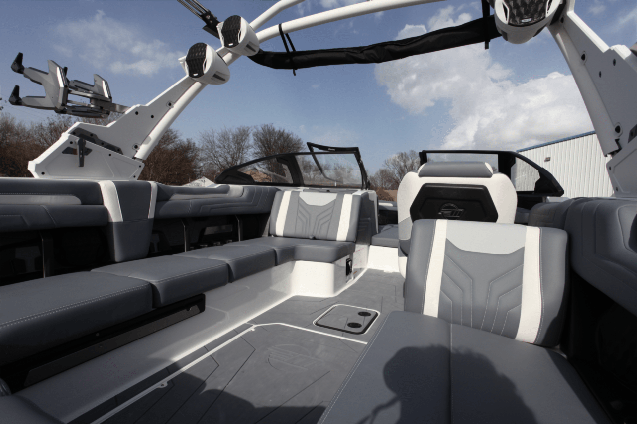 2025 Malibu 25 LSV