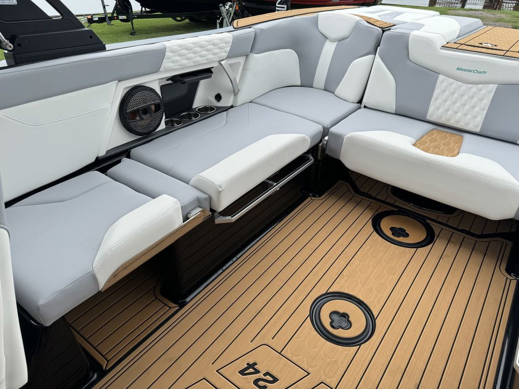 2024 MasterCraft XT24