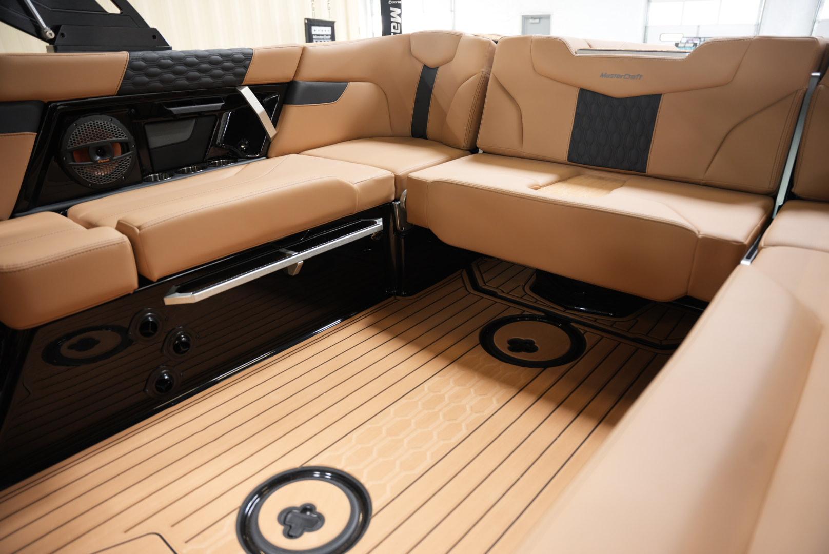 2025 MasterCraft XT22 – ALL NEW FEATURES!
