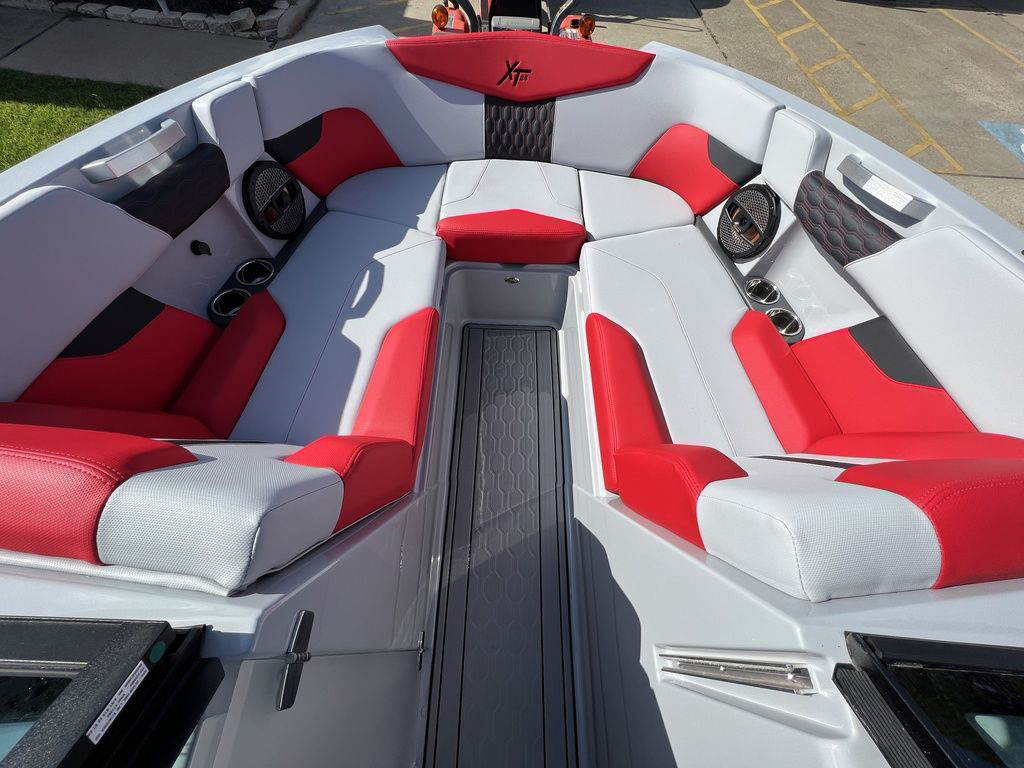 2024 MasterCraft XT24