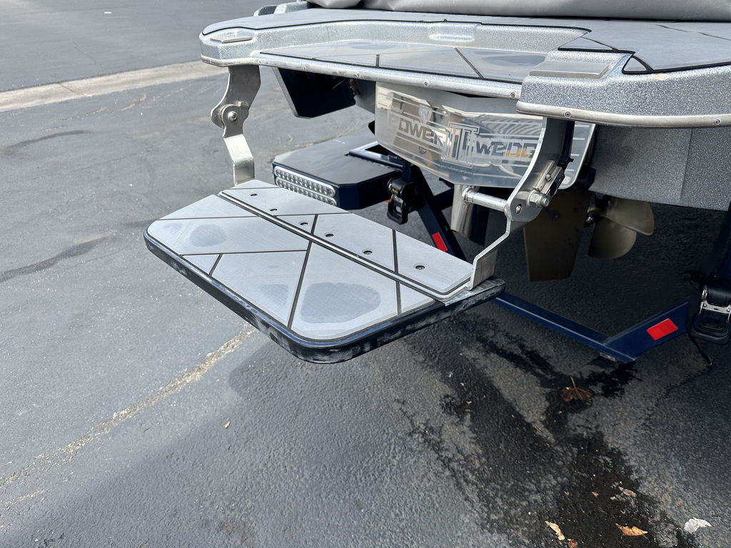 2023 Malibu 22 LSV