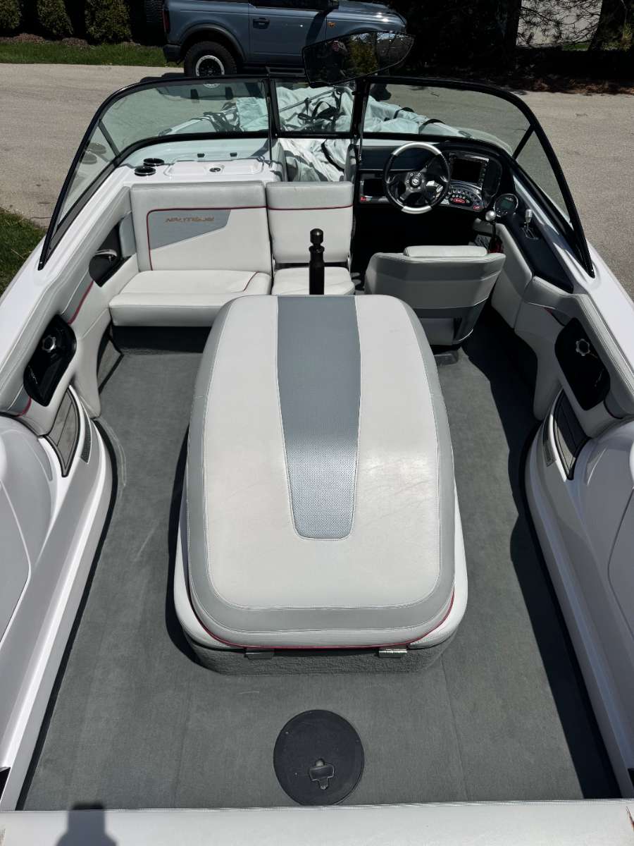 2011 Ski Nautique 200  