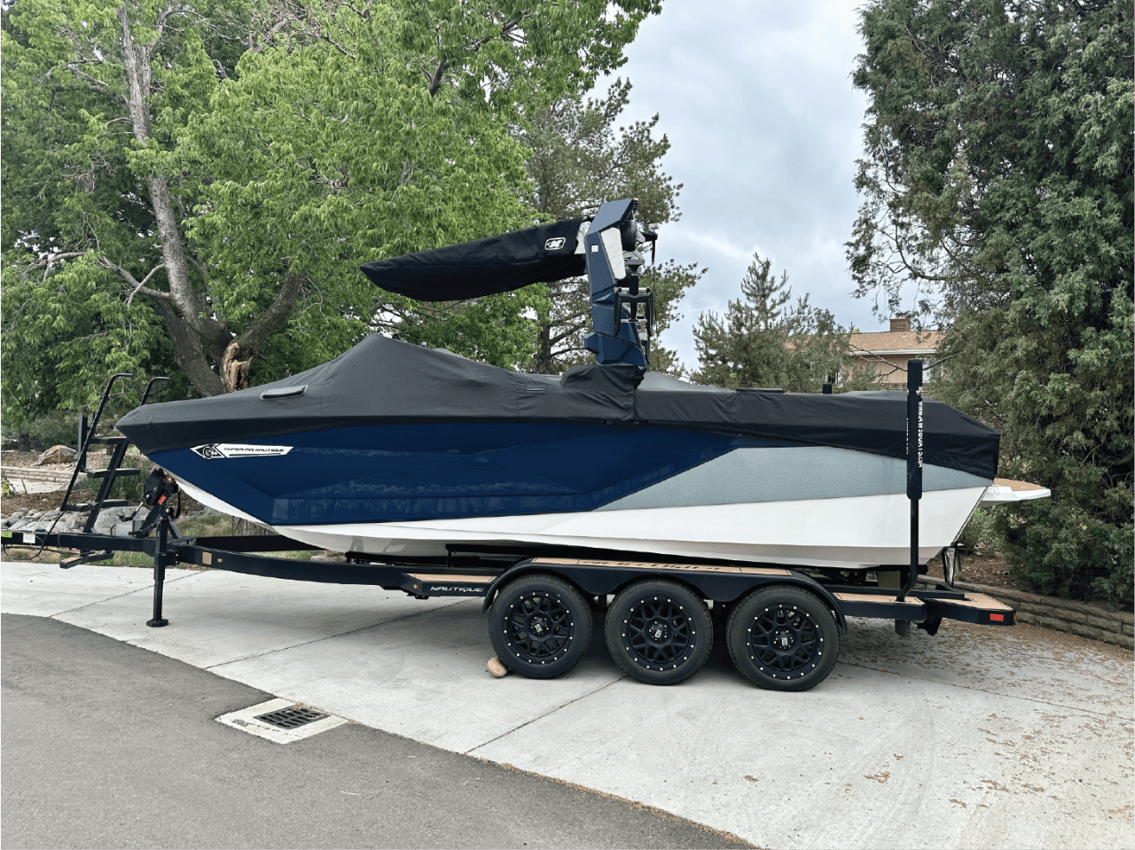 2022 Nautique G23 -55 hours,Thruster!, Original owner