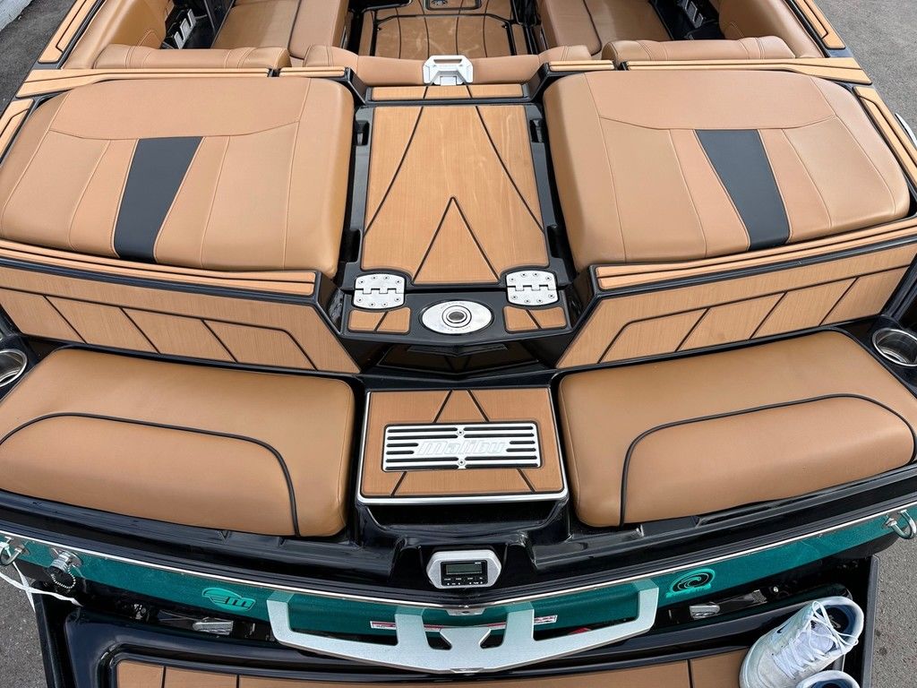 2022 Malibu Boats 23 LSV