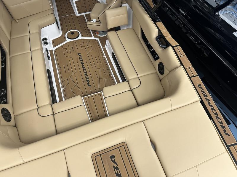 2024 MOOMBA MAX
