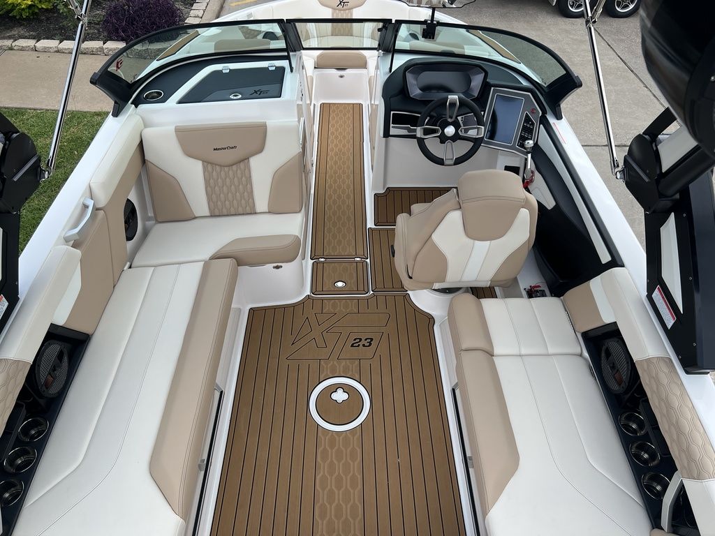 2023 MasterCraft XT23