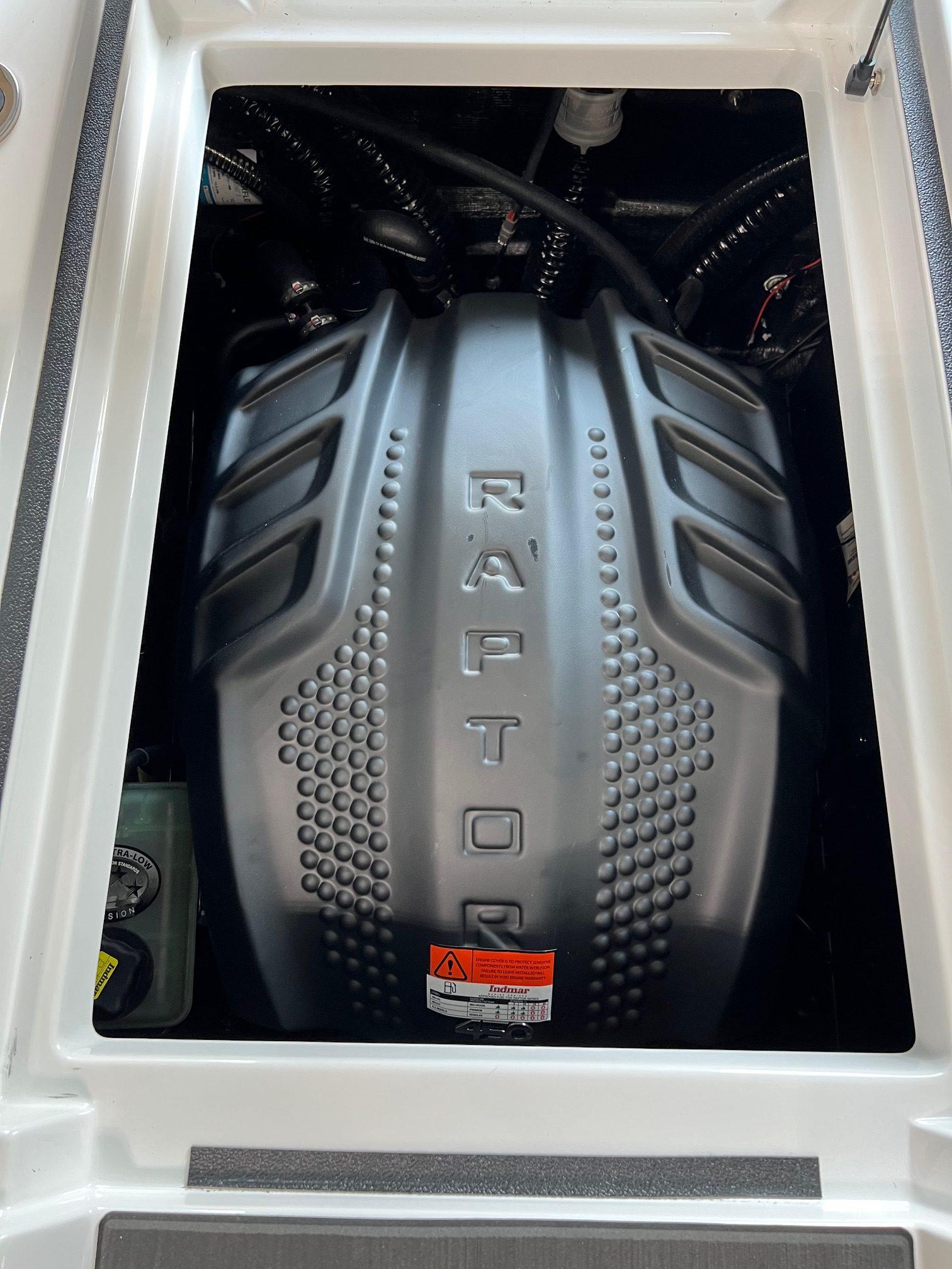 2025 MOOMBA MAKAI NEW PURE WHITE COLOR WITH NEW DROP STEP