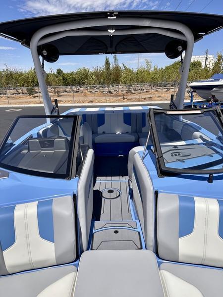 2024 Malibu 21 LX