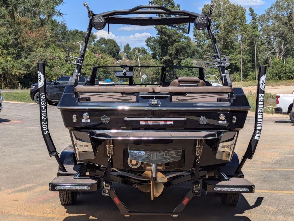 2025 Malibu 21 LX