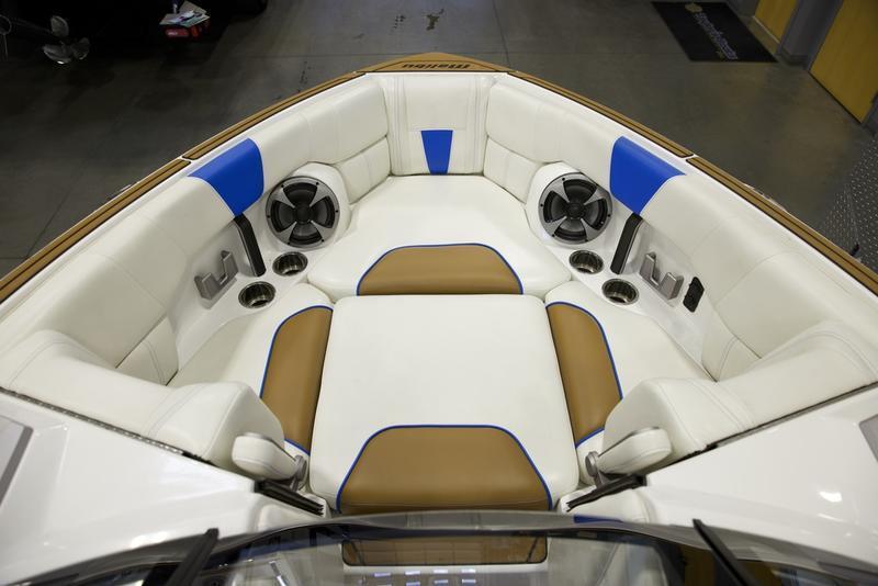 2021 Malibu 23 LSV
