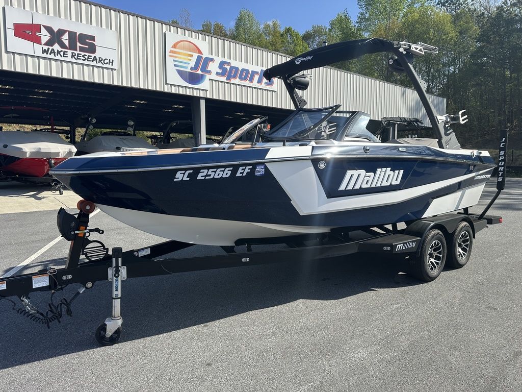 2023 Malibu Boats 21 LX