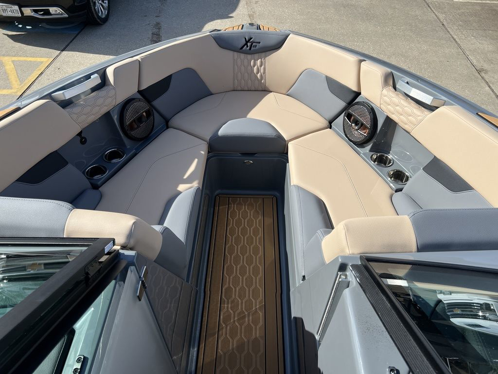 2024 MasterCraft XT23