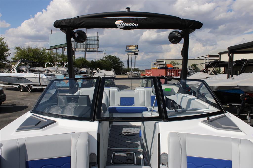2024 Malibu 23 LSV