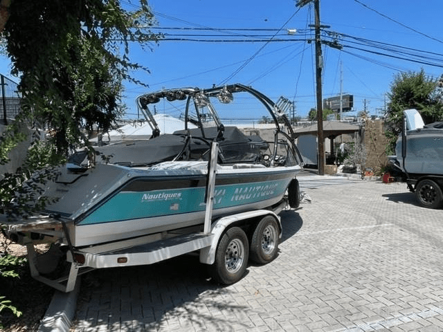 1993 20' Ski Natutique Ski/Wakeboard Boat
