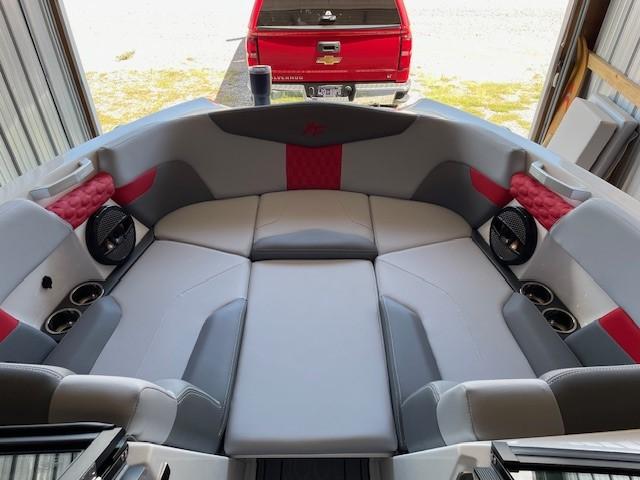 2023 MasterCraft XT22
