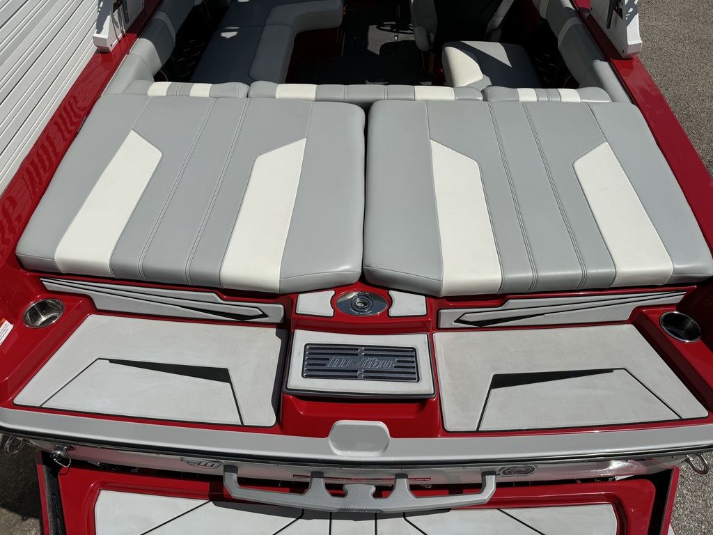 2022 Malibu Boats 21 LX