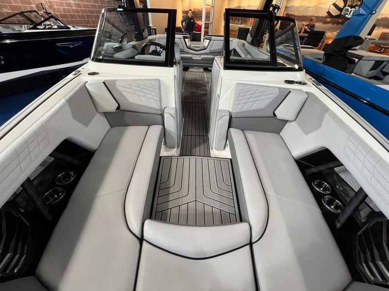New 2023 Nautique G25