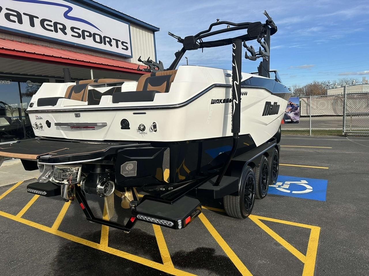 2025 Malibu 25 LSV