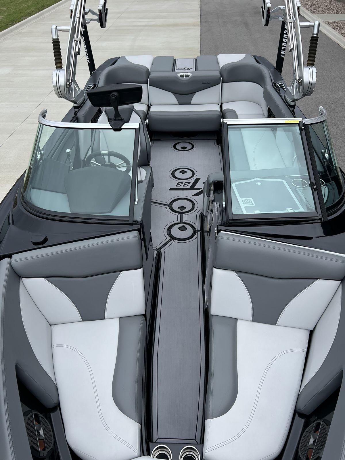 2019 MasterCraft XT23