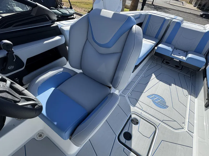 2025 Malibu 25 LSV