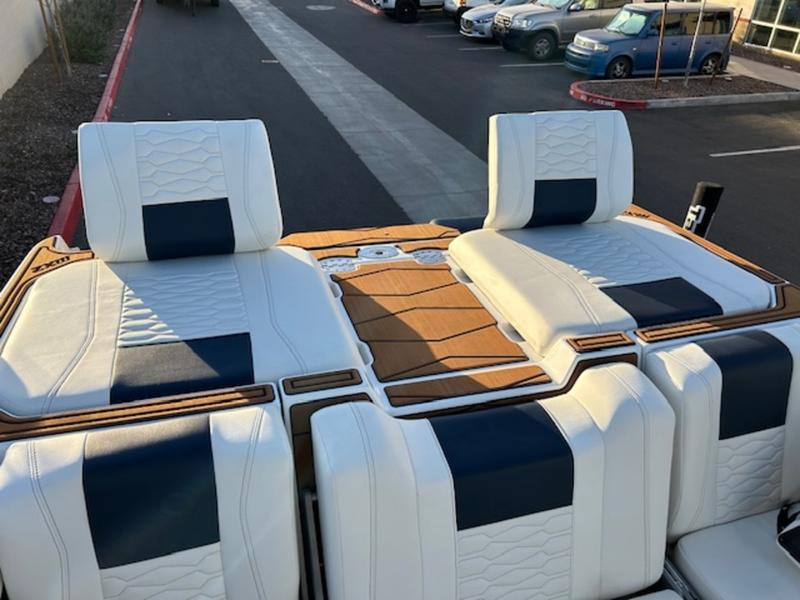 2025 Malibu 24 MXZ