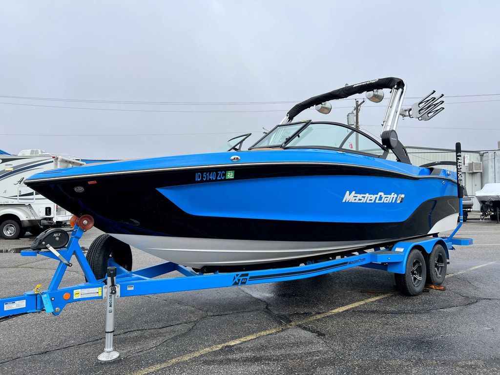 2023 MasterCraft XT23