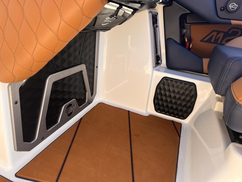 2023 Malibu M220