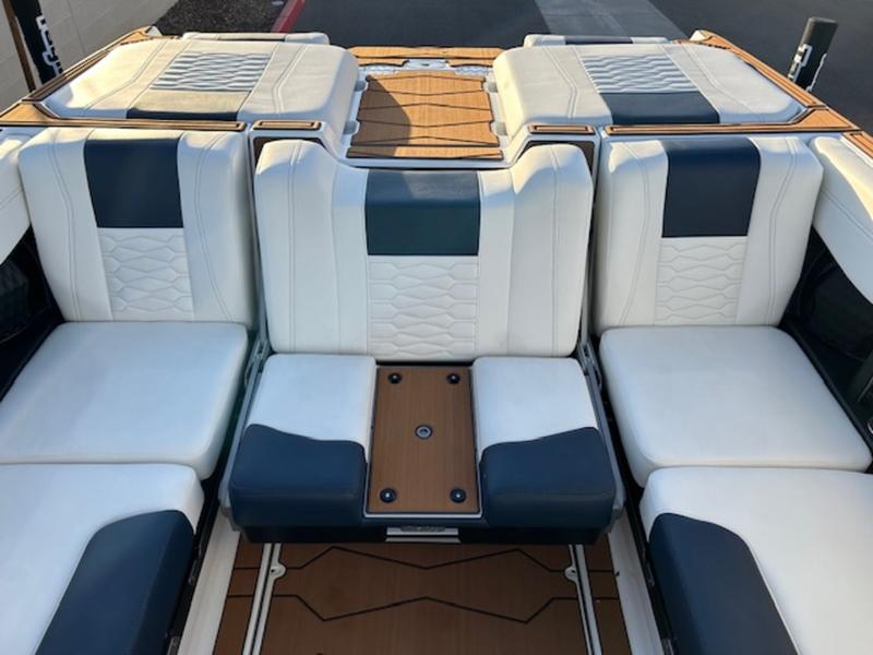 2025 Malibu 24 MXZ
