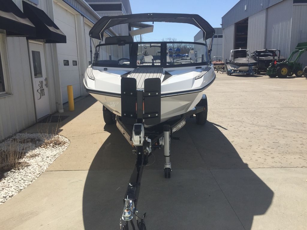 boat.Title
