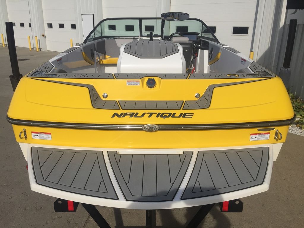2022 Nautique 200