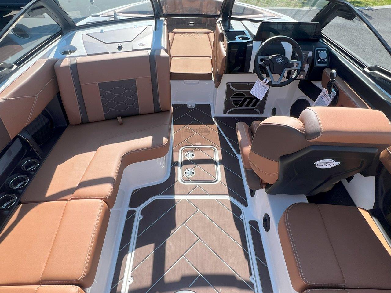 2025 Malibu 23 LSV