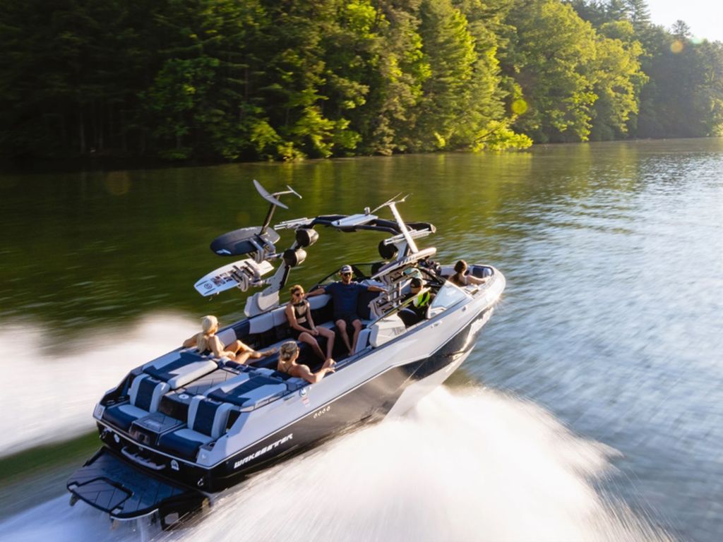 2024 Malibu Boats 25 LSV