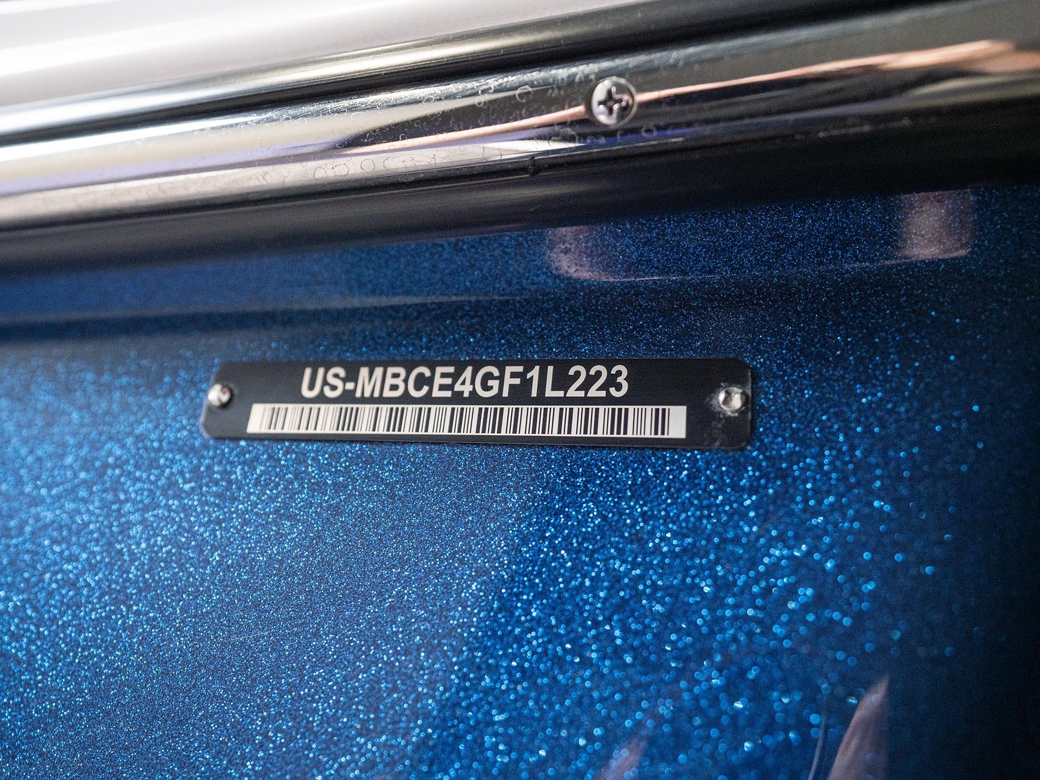 2023 Mastercraft XT24 – Bue Flake / White