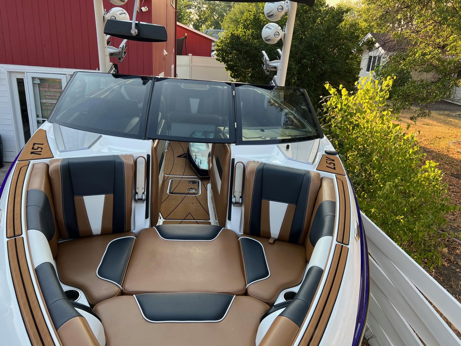 2022 Malibu 23 LSV