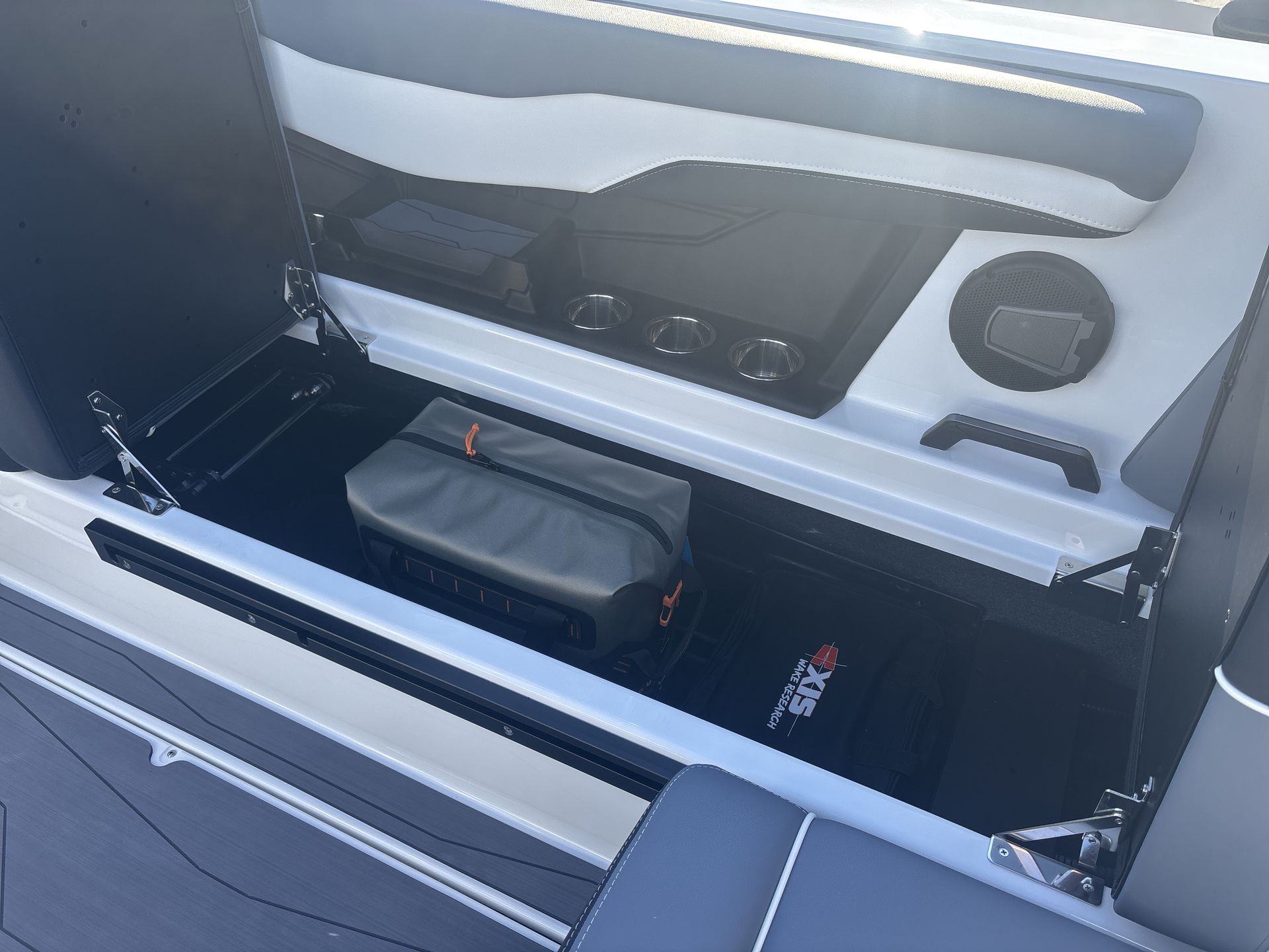 2025 Axis T235 Icon