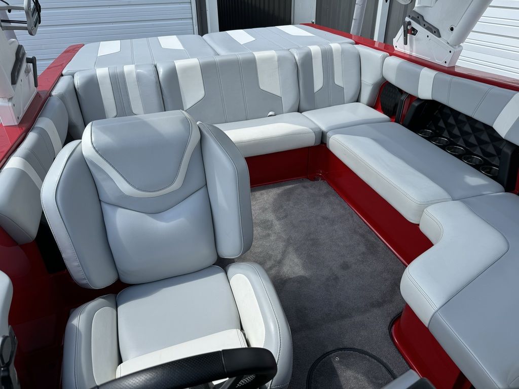 2022 Malibu Boats 21 LX
