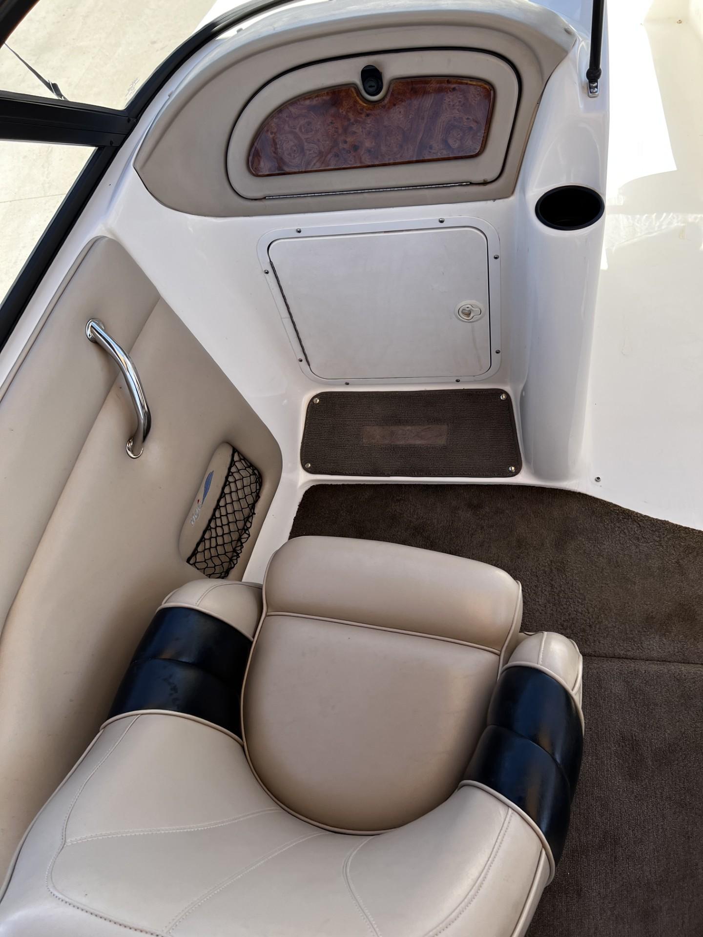 2000 TIGE 2300V SKI BOAT