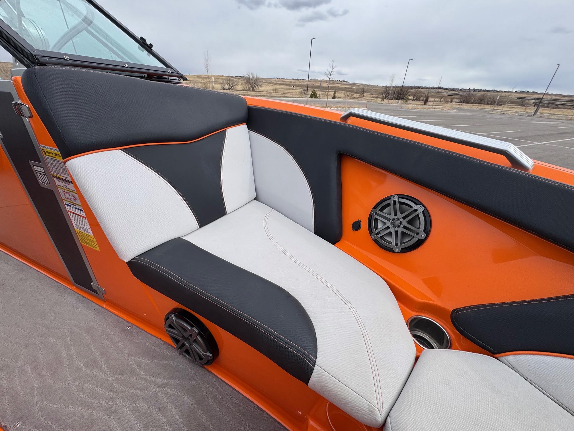 2017 MasterCraft XT23 6.2L GDI Engine!