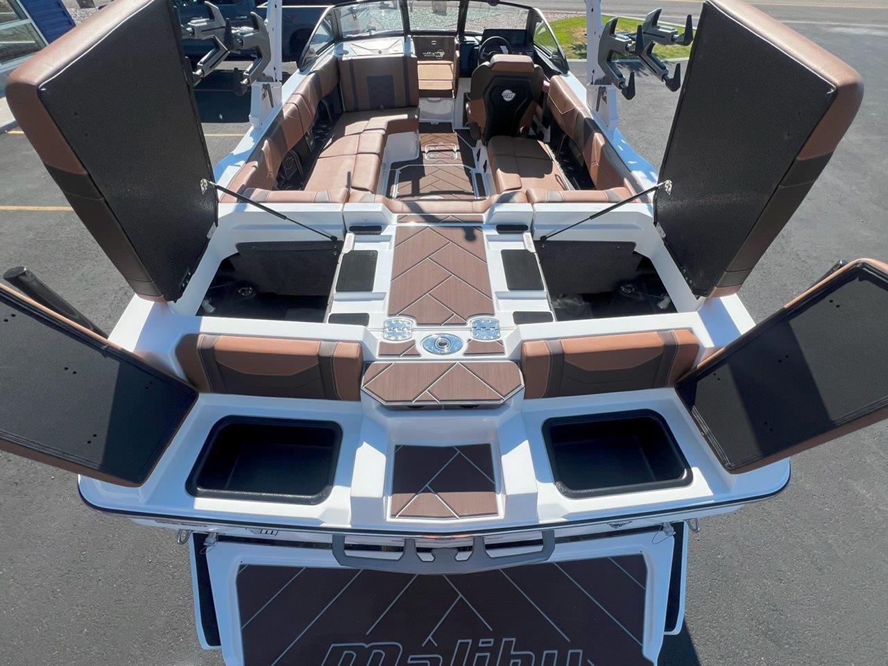 2025 Malibu 23 LSV