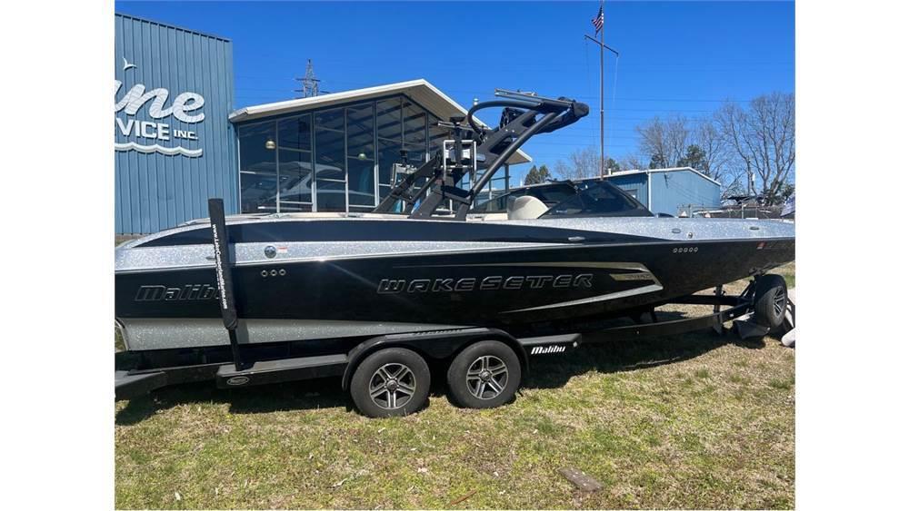 2015 Malibu Boats Wakesetter 24 MXZ