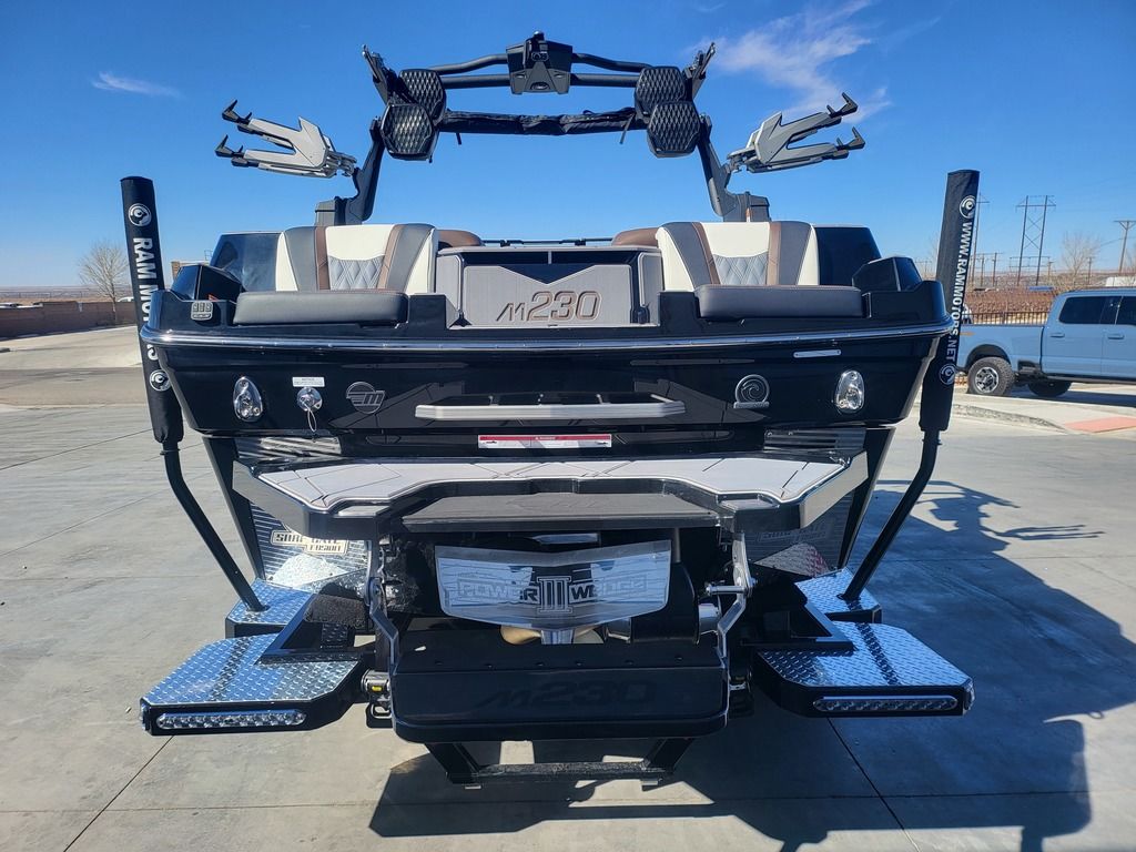 2025 Malibu Boats M230 Icon