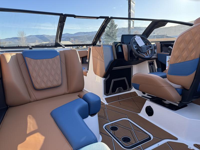 2025 Malibu M230